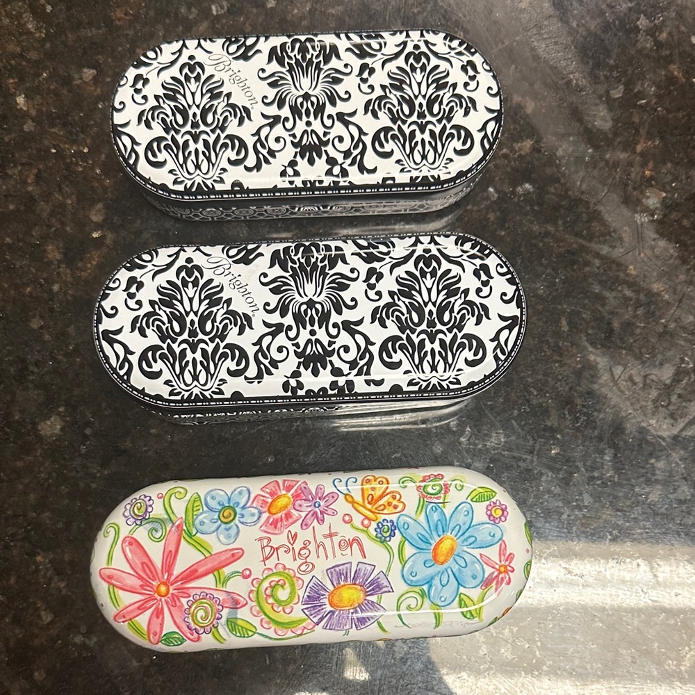 Brighton sunglasses -Trio with Cases excellent condition. $20 each 3 prs $60 - Picture 7 of 8